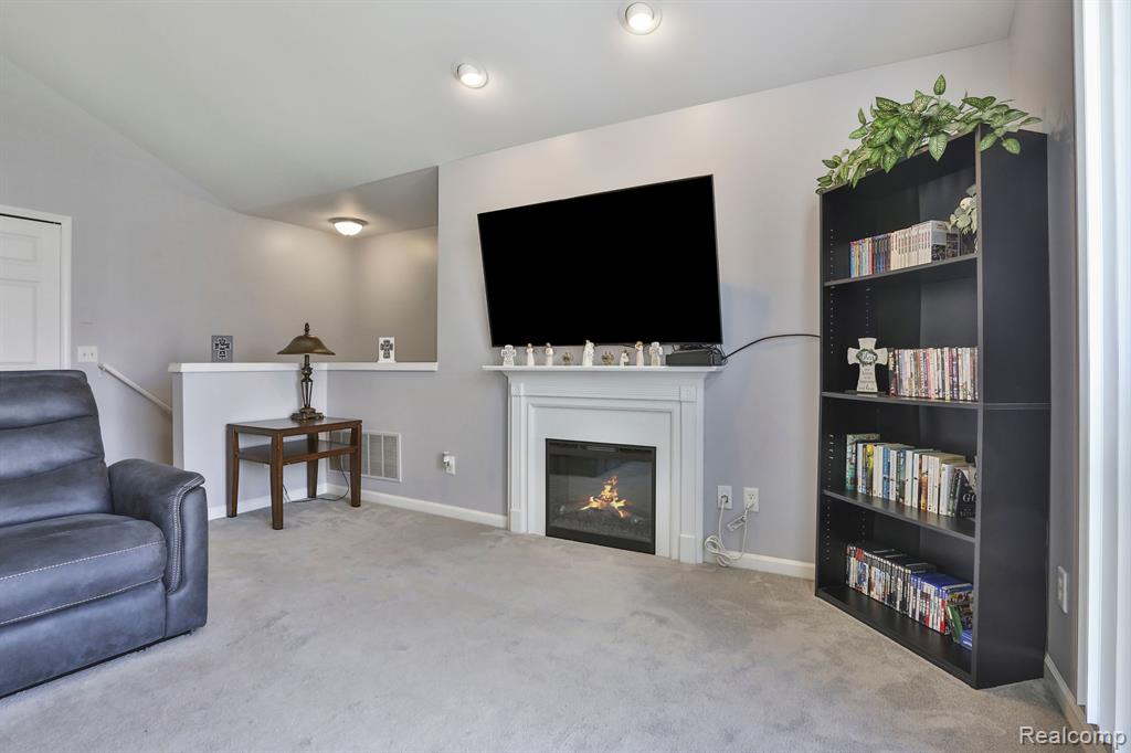 51699 ADLER PARK Drive W, Chesterfield, MI — Photo 6