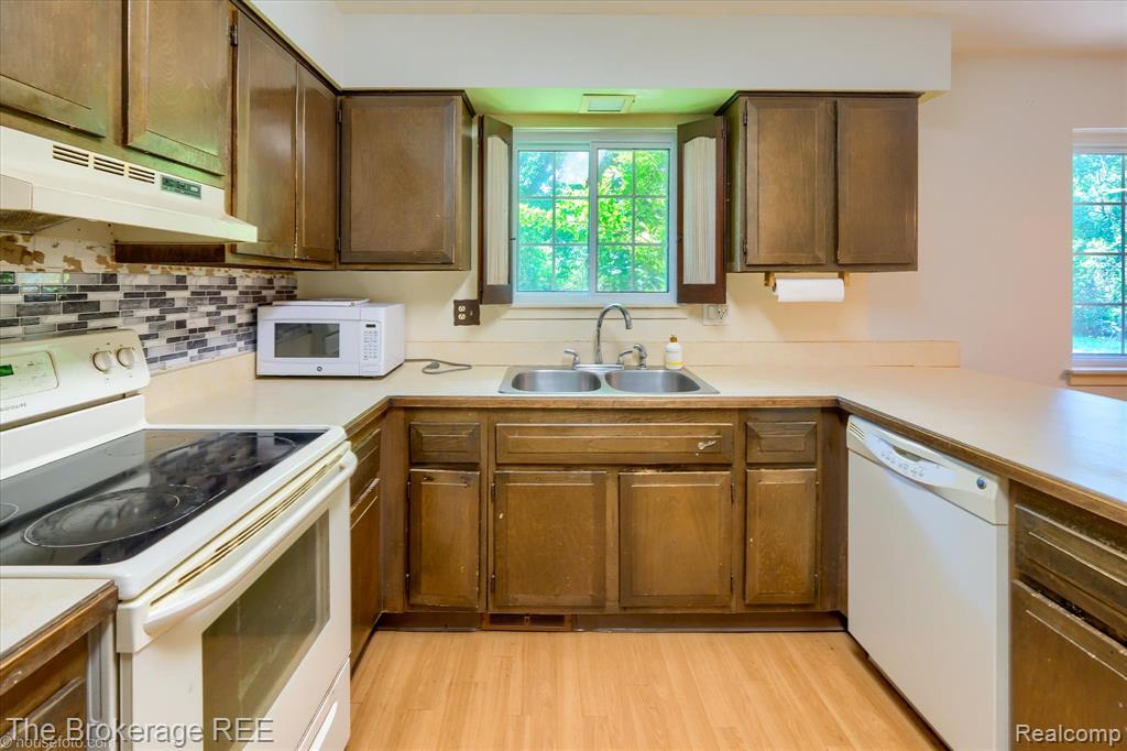 5312 Michael Court, Grand Blanc, MI 48439 — Photo 11
