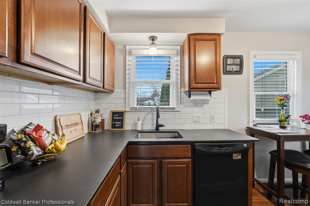 927 Montrose Avenue, Royal Oak, MI 48073 — Photo 9