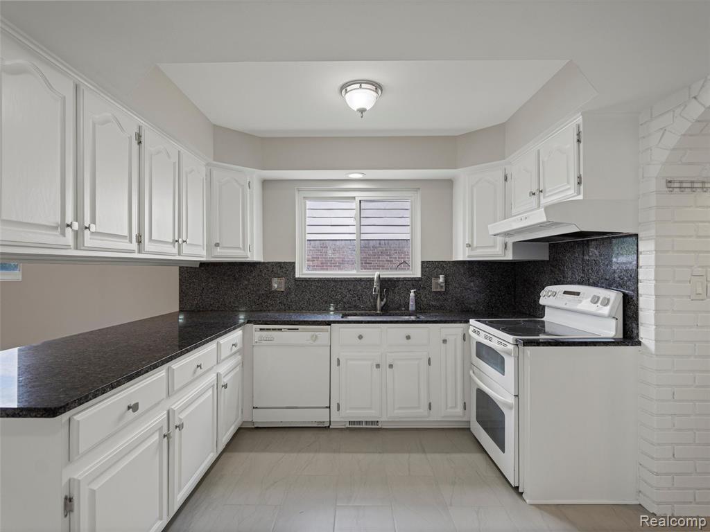4971 Chadbourne Drive, Sterling Heights, MI 48310 — Photo 28