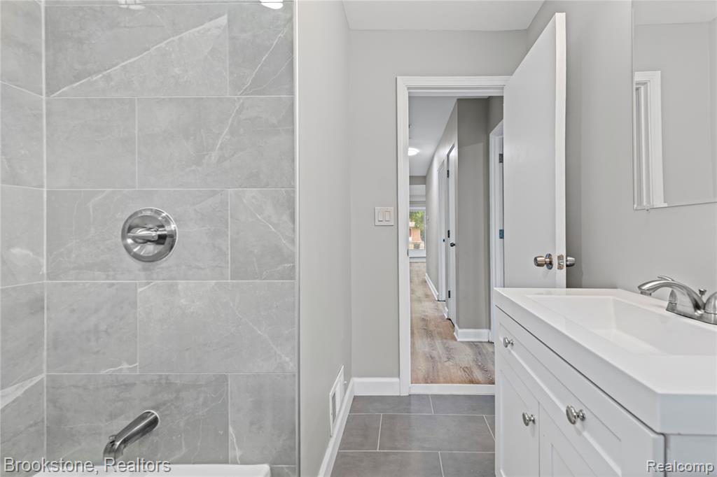 9025 Appleton, Redford, MI 48239 — Photo 12