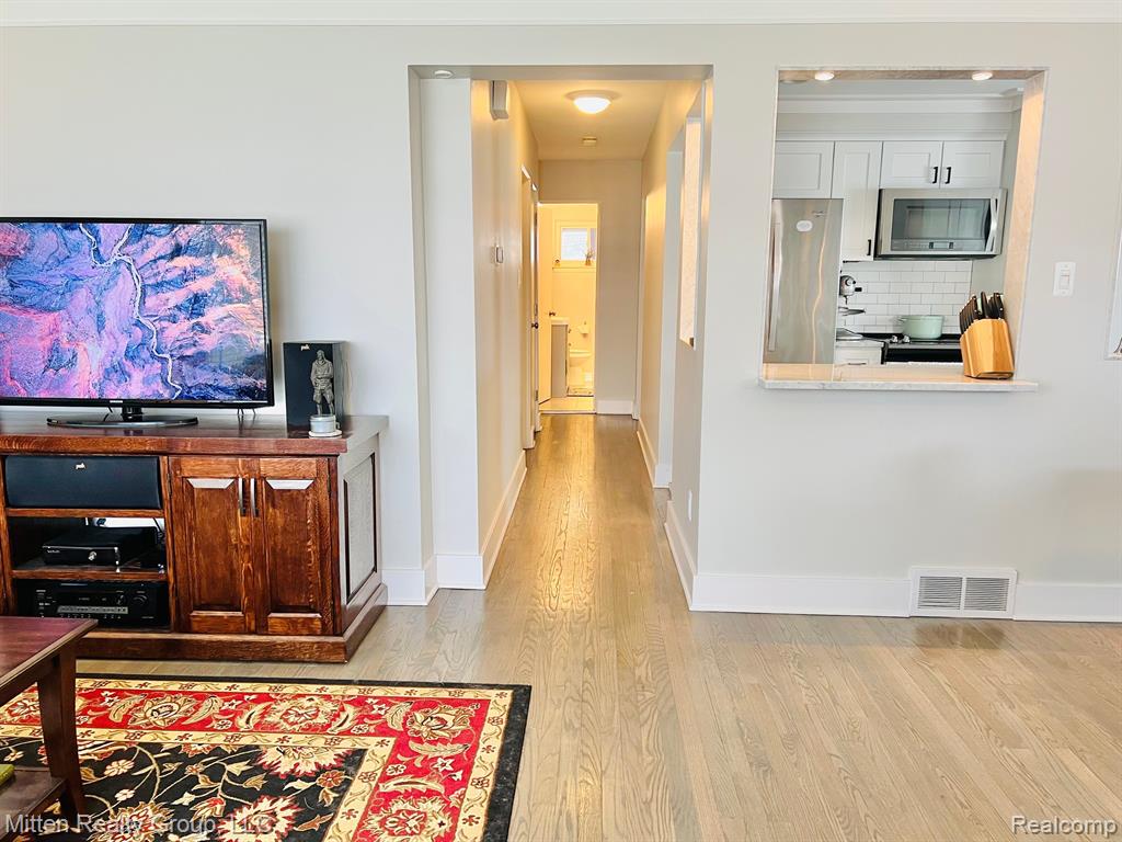 539 EDGEWOOD Place, Ferndale, MI 48220 — Photo 8