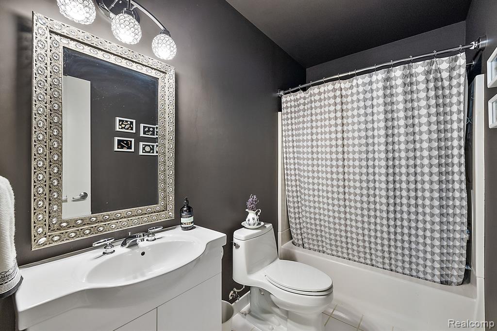 733 LONGFORD Drive, Rochester Hills, MI 48309 — Photo 72