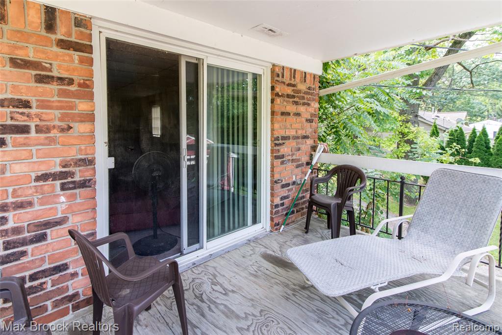 465 Robert Court, Auburn Hills, MI 48326 — Photo 8