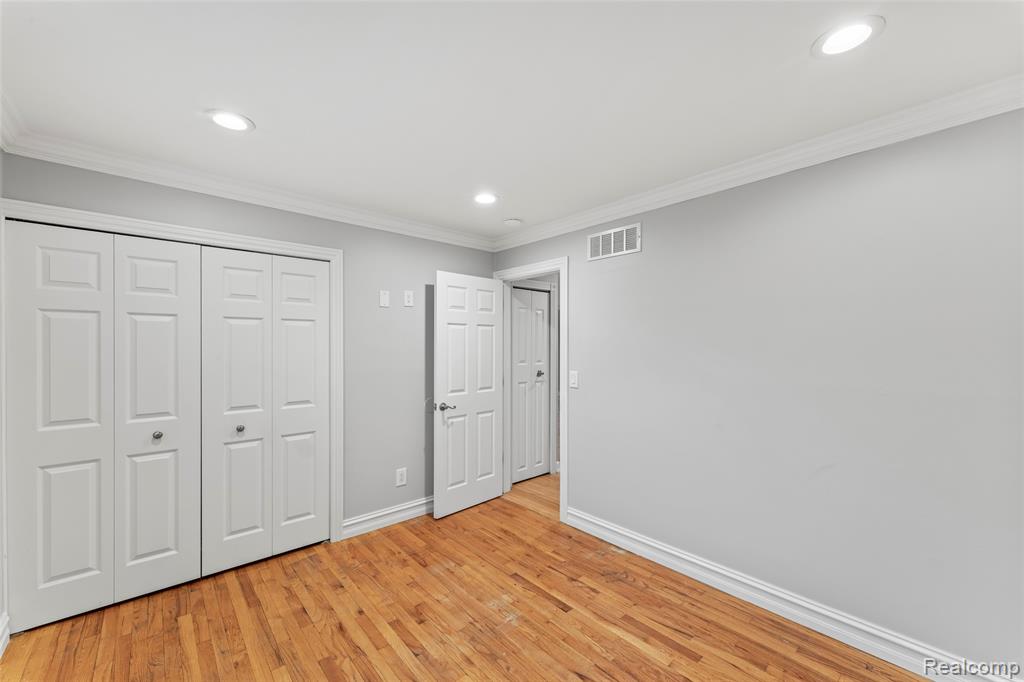 4822 Peachtree Drive, Sterling Heights, MI 48310 — Photo 18
