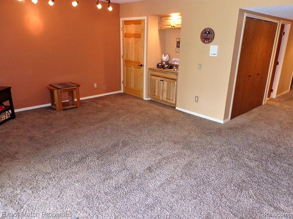 6896 NORTHCREST Way E, 15, Clarkston, MI — Photo 44
