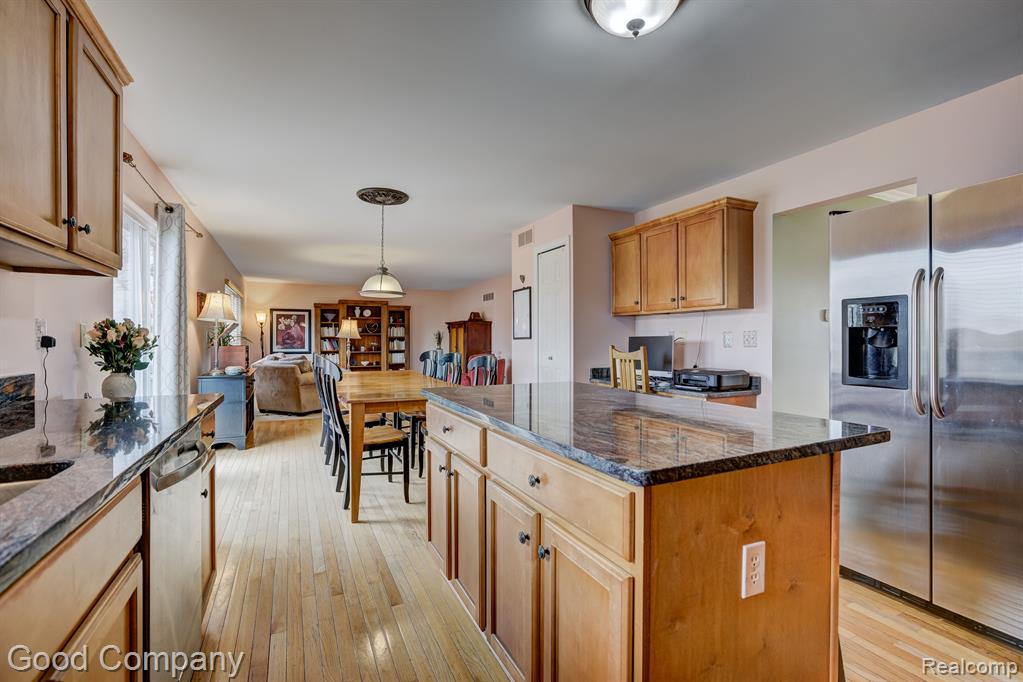 755 OAK POINT Lane, Madison Heights, MI 48071 — Photo 30