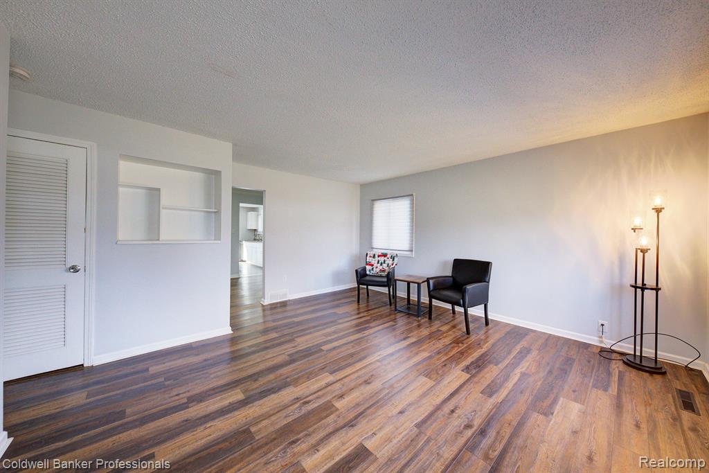 709 RICHARD Street, Holly, MI 48442 — Photo 3