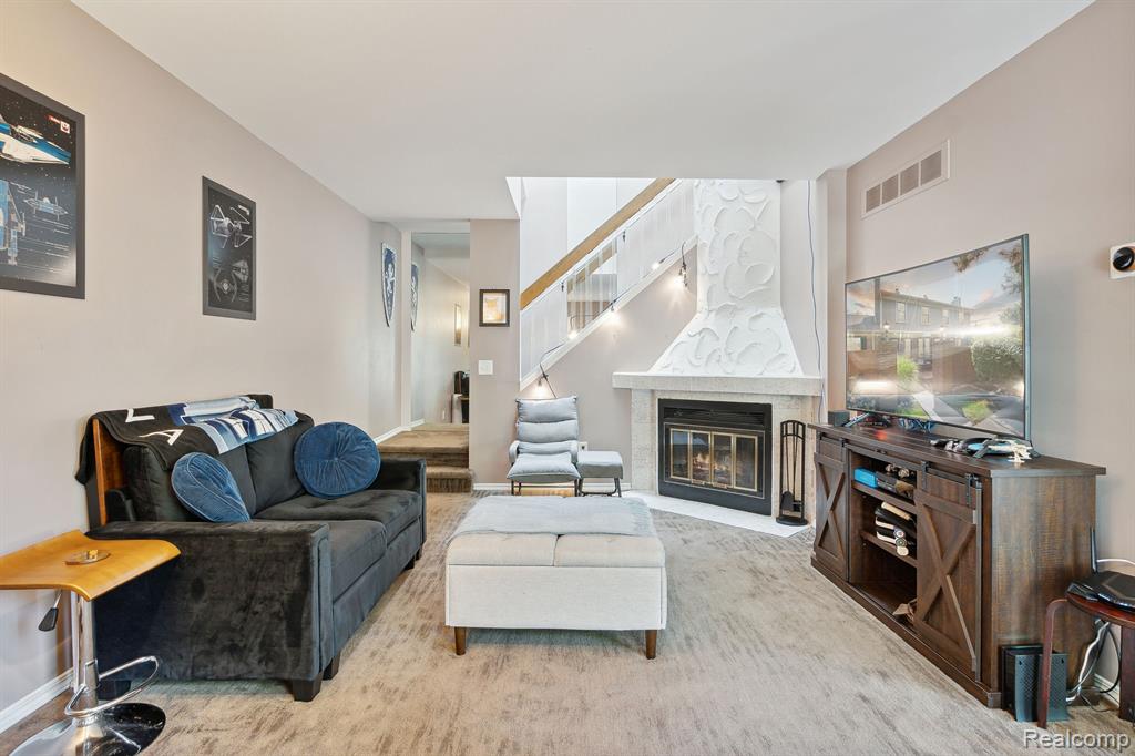 22040 EDGEWATER, Novi, MI — Photo 14