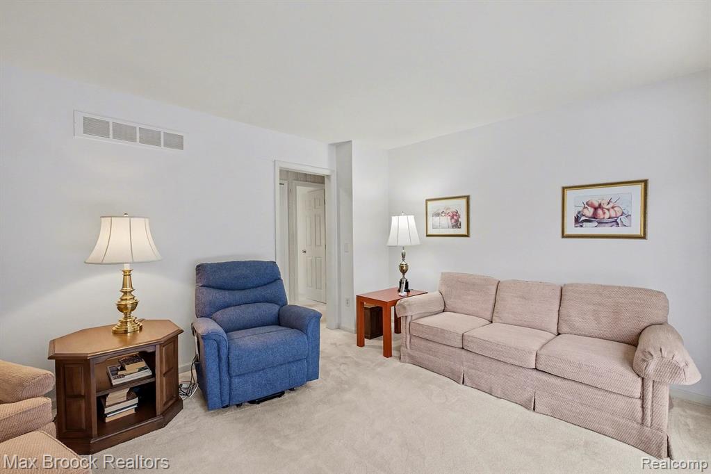 23745 Ravineview Court, Bingham Farms, MI 48025 — Photo 16