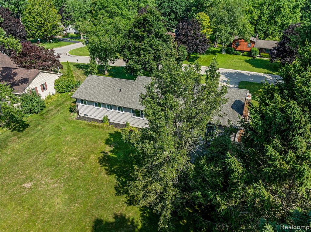 9844 Klais Court, Clarkston, MI 48348 — Photo 37