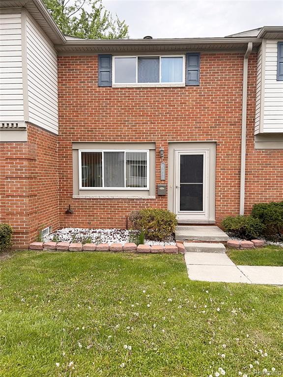25647 Salem, 102, Roseville, MI 48066 — front exterior