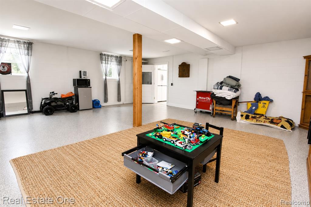 1325 S Hospital Road, Waterford, MI 48327 — Photo 25