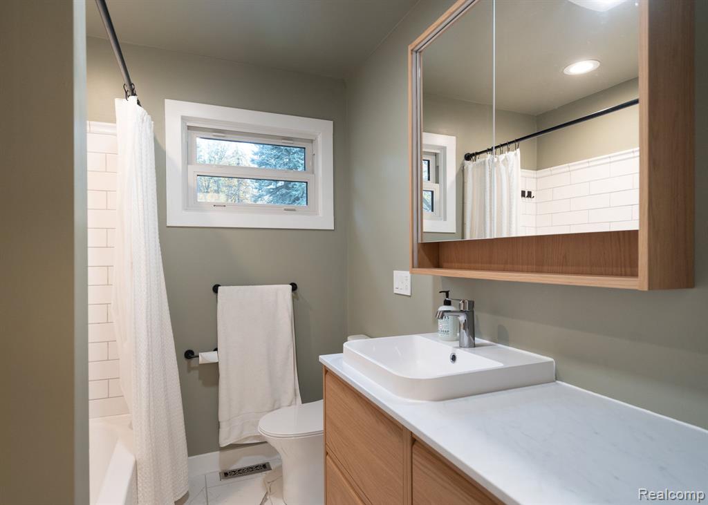 624 Slocum Drive, Auburn Hills, MI 48326 — Photo 20