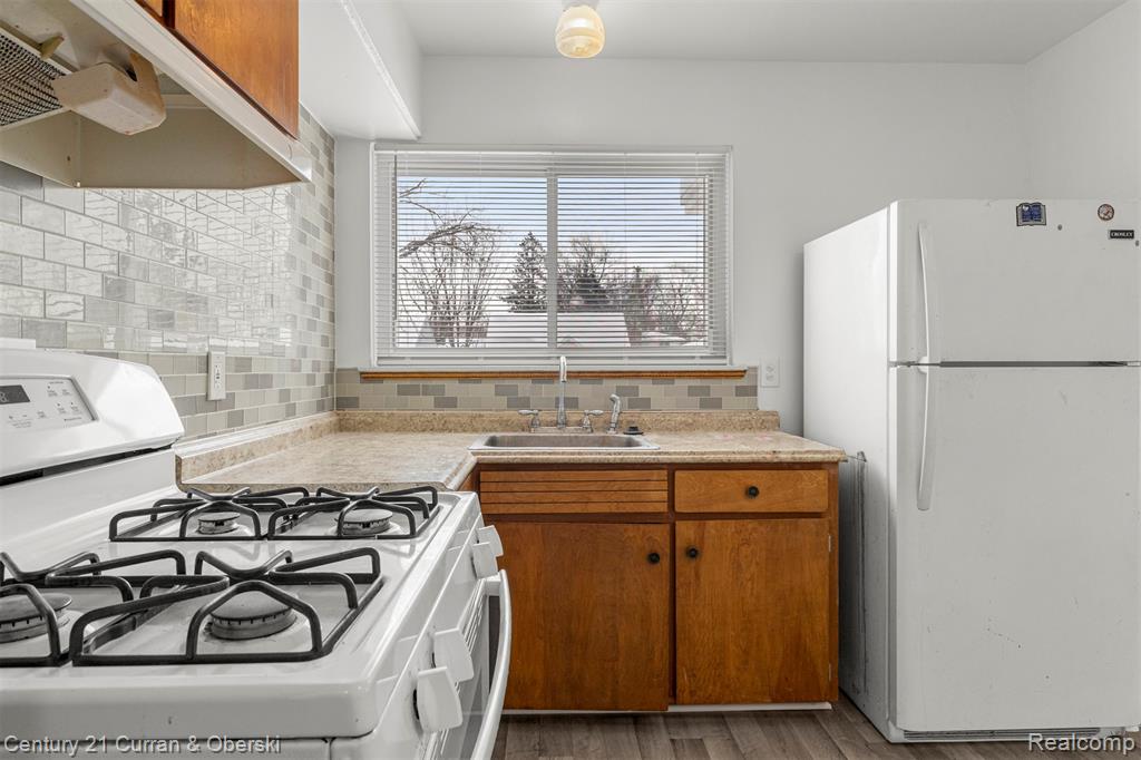 4994 Campbell Street, Dearborn Heights, MI 48125 — Photo 16