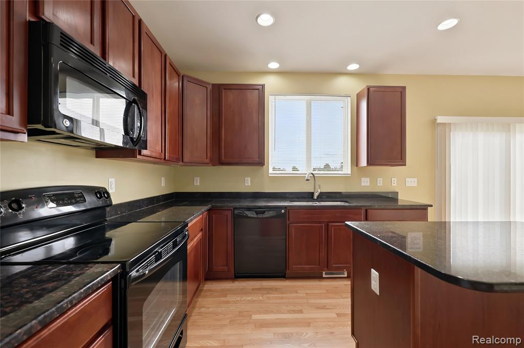 56626 Leeds Lane, Macomb, MI 48042 — Photo 17