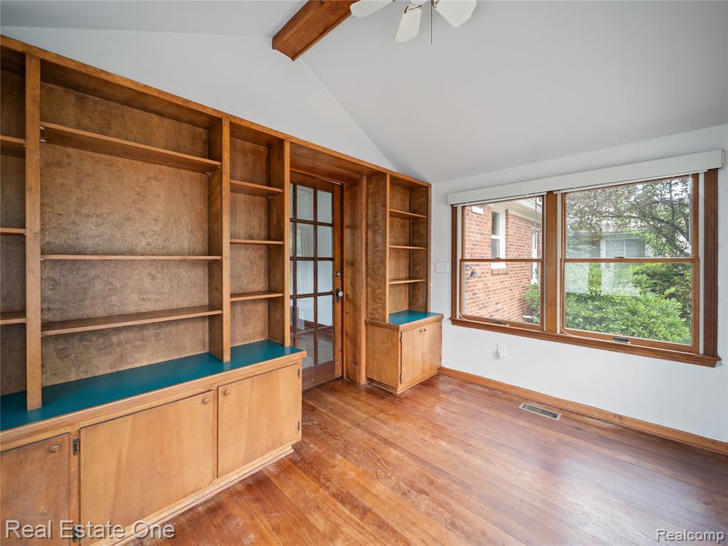 609 N Michigan Avenue, Howell, MI 48843 — Photo 10