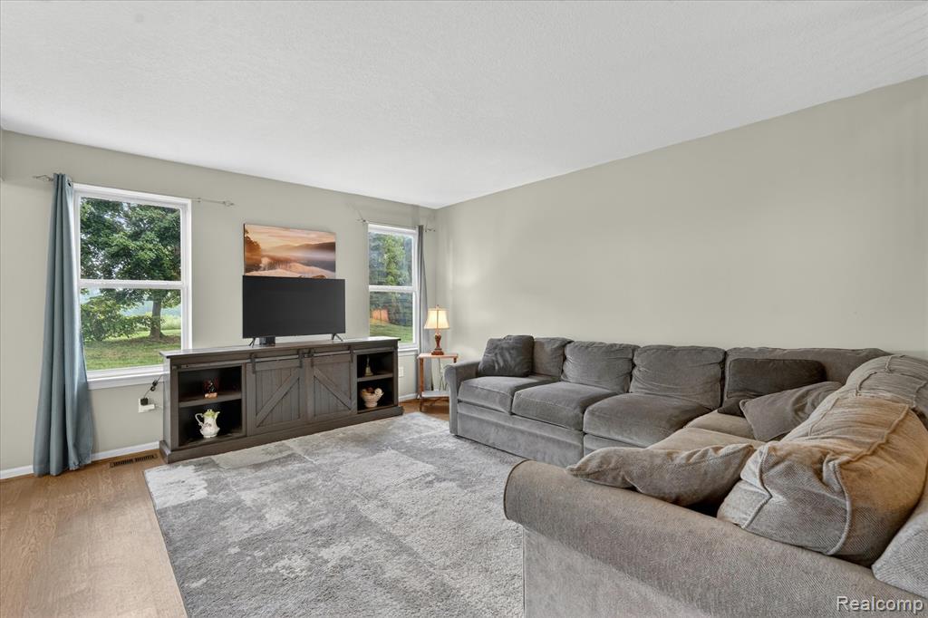456 Lilly View Court, Howell, MI 48843 — Photo 4