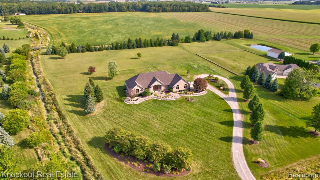 10205 Bradley Road, Frankenmuth, MI 48734 — Photo 2