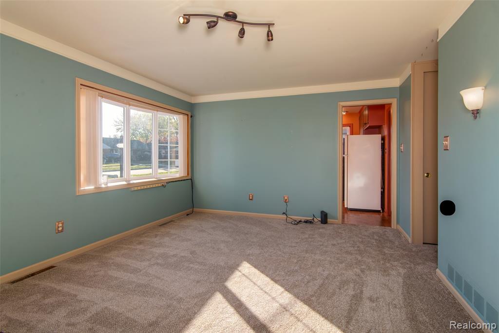 18552 Hinton Street, Riverview, MI 48193 — Photo 6