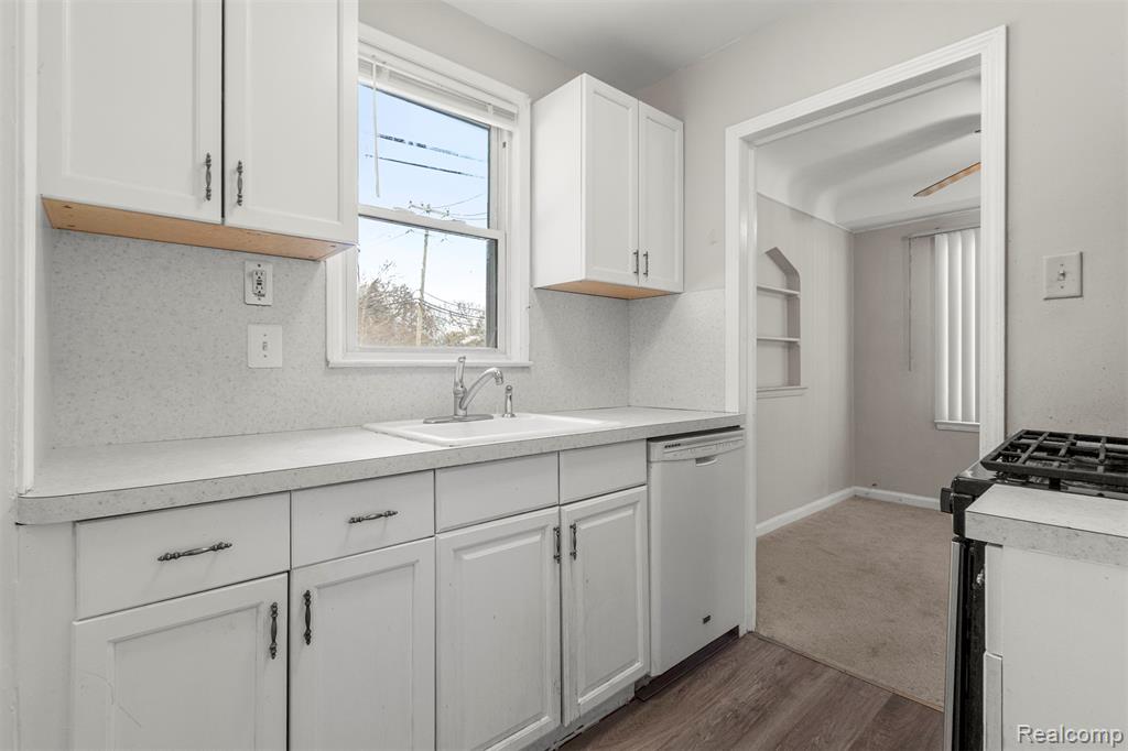 7521 N Silvery Lane, Dearborn Heights, MI 48127 — Photo 12