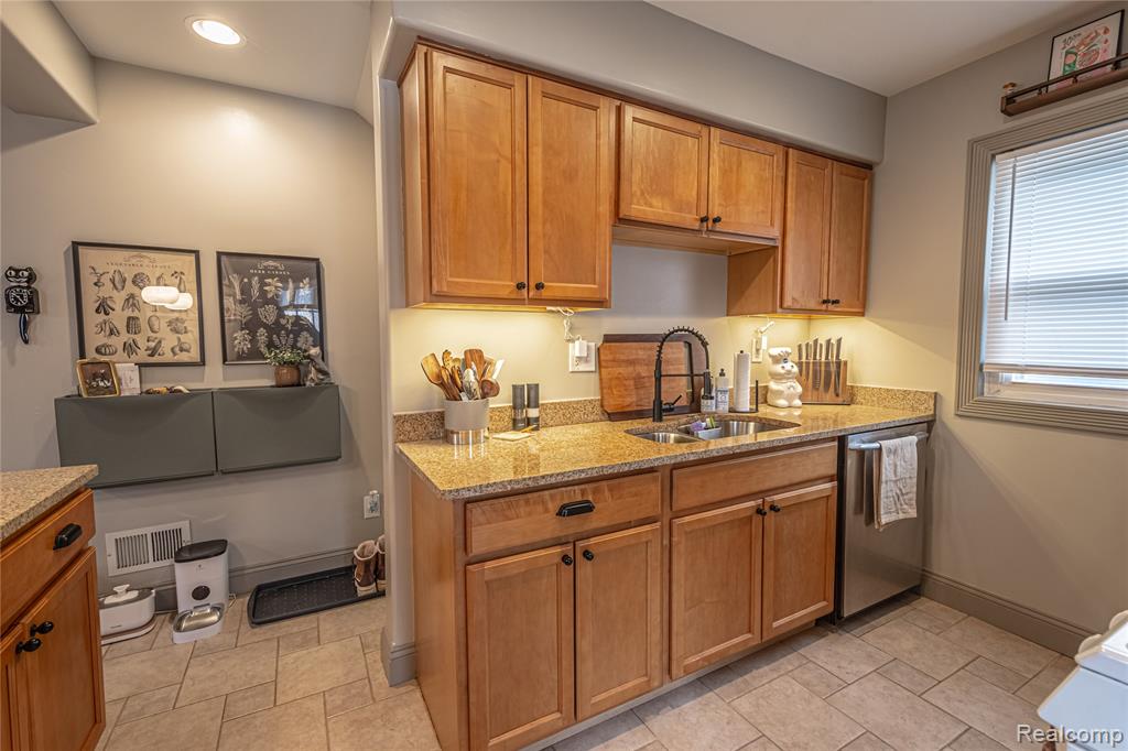 910 Church Street, Port Huron, MI 48060 — Photo 14