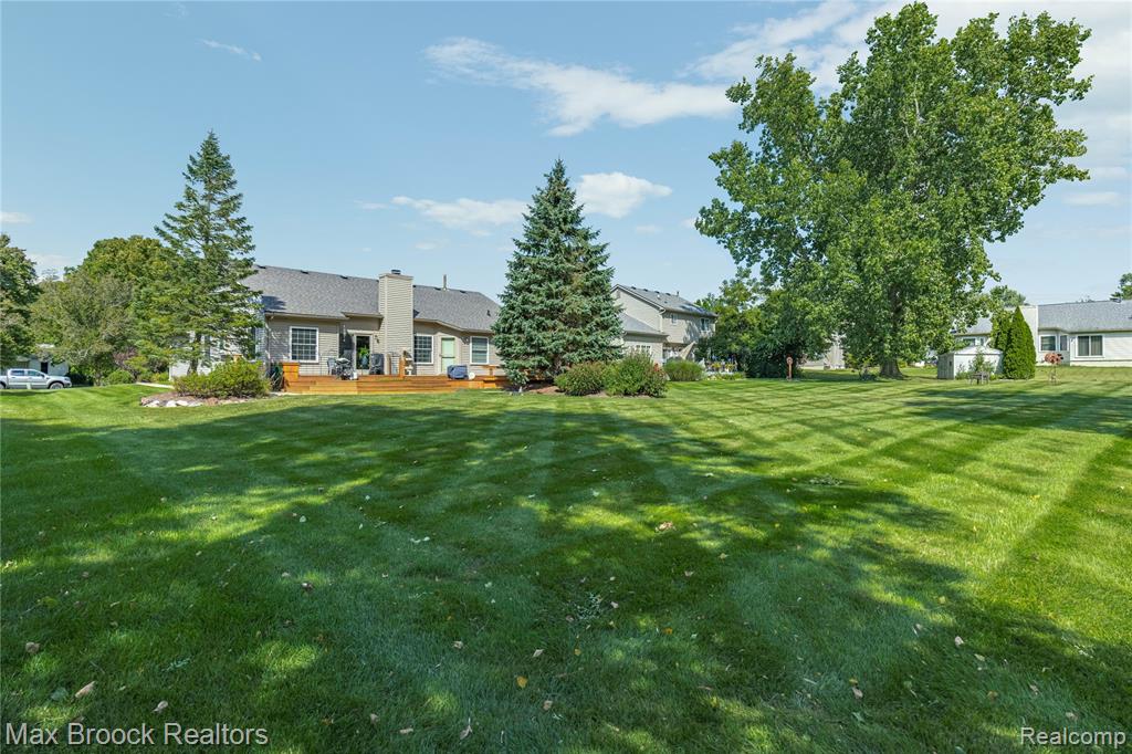 6555 Westphalia, West Bloomfield, MI 48324 — Photo 25