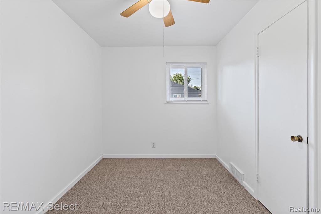 4075 Bristolwood Drive, Flint, MI 48507 — Photo 37