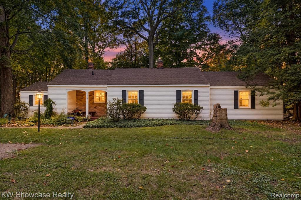 16007 Oak Drive, Livonia, MI 48154