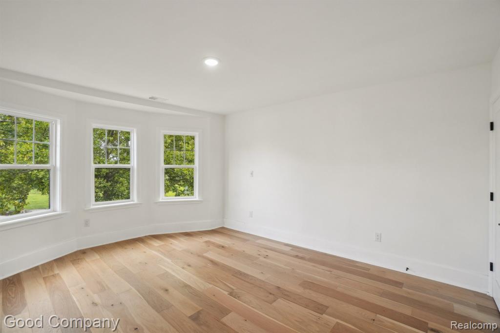 1645 CADILLAC Boulevard, Detroit, MI 48214 — Photo 19