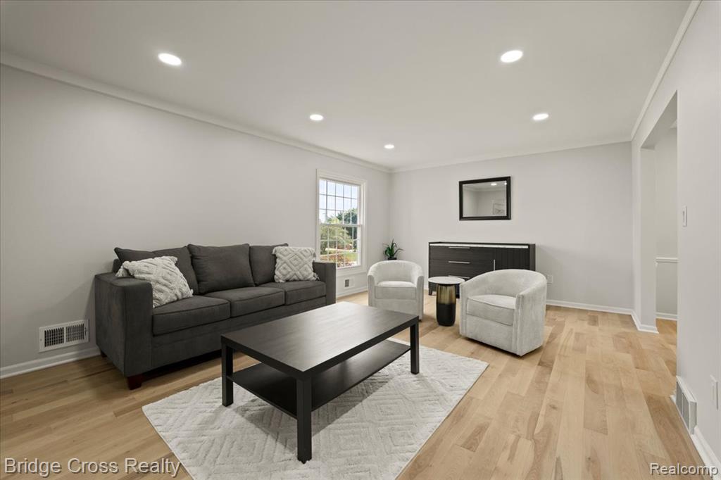 655 S Spinningwheel Lane, Bloomfield Hills, MI 48304 — Photo 8