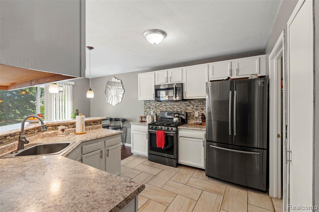 37293 Amhurst Drive, Westland, MI — Photo 7
