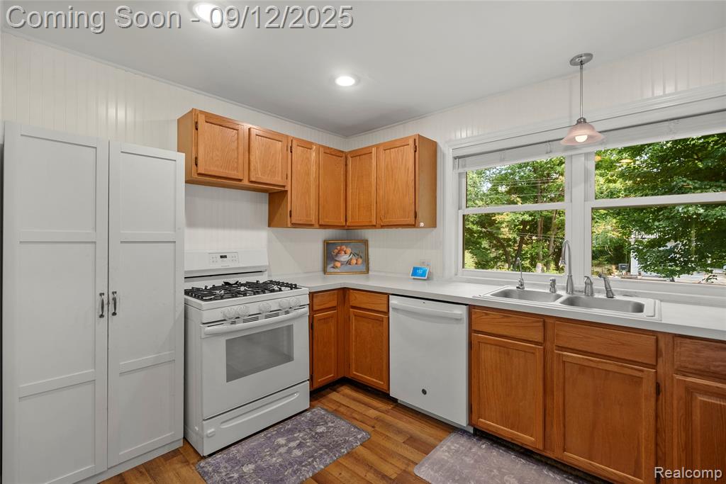 577 Bagley Street, Lake Orion, MI 48362 — Photo 11