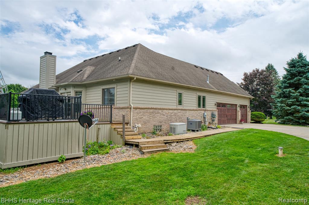 6952 Sharpe Road, Fowlerville, MI 48836 — Photo 49