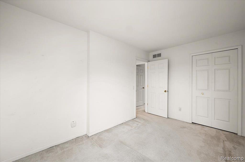 47235 SCARLET Drive S, Novi, MI — Photo 39