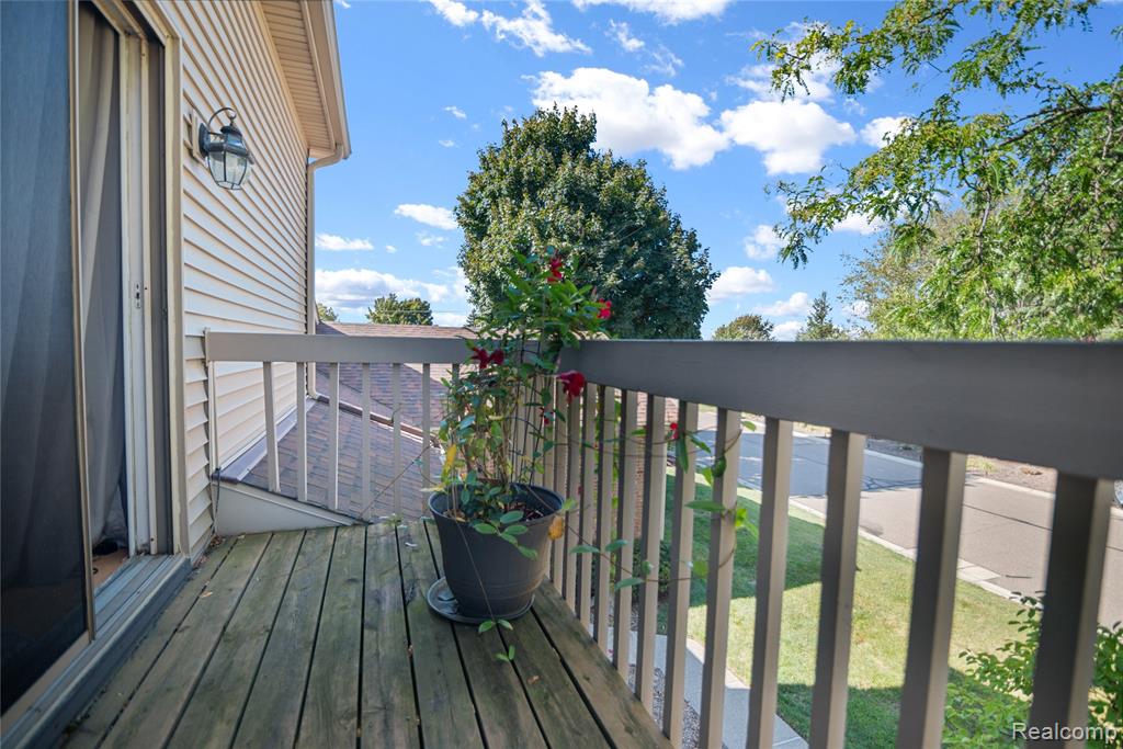 7975 Woodingham, West Bloomfield, MI — Photo 24