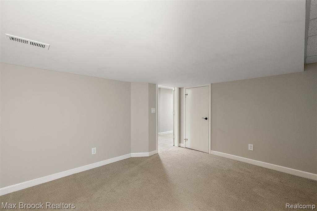 4627 Sunningdale Drive, Bloomfield Hills, MI 48302 — Photo 31