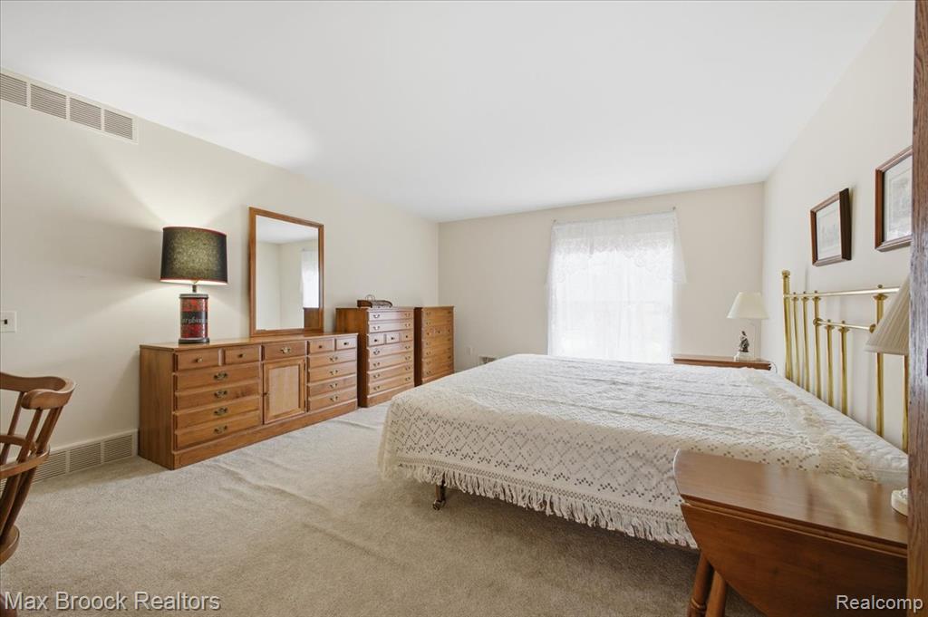 5956 Pinecroft Drive, West Bloomfield, MI — Photo 25