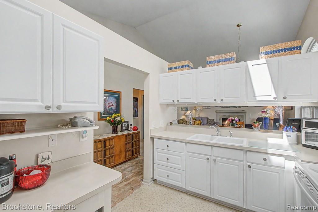 12465 Pagels Drive, 22, Grand Blanc, MI 48439 — Photo 21