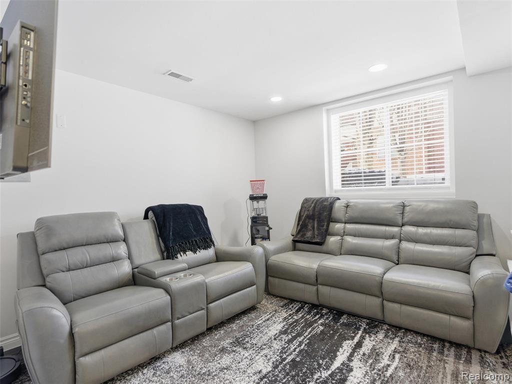 6073 Windemere Lane, Utica, MI 48316 — Photo 34