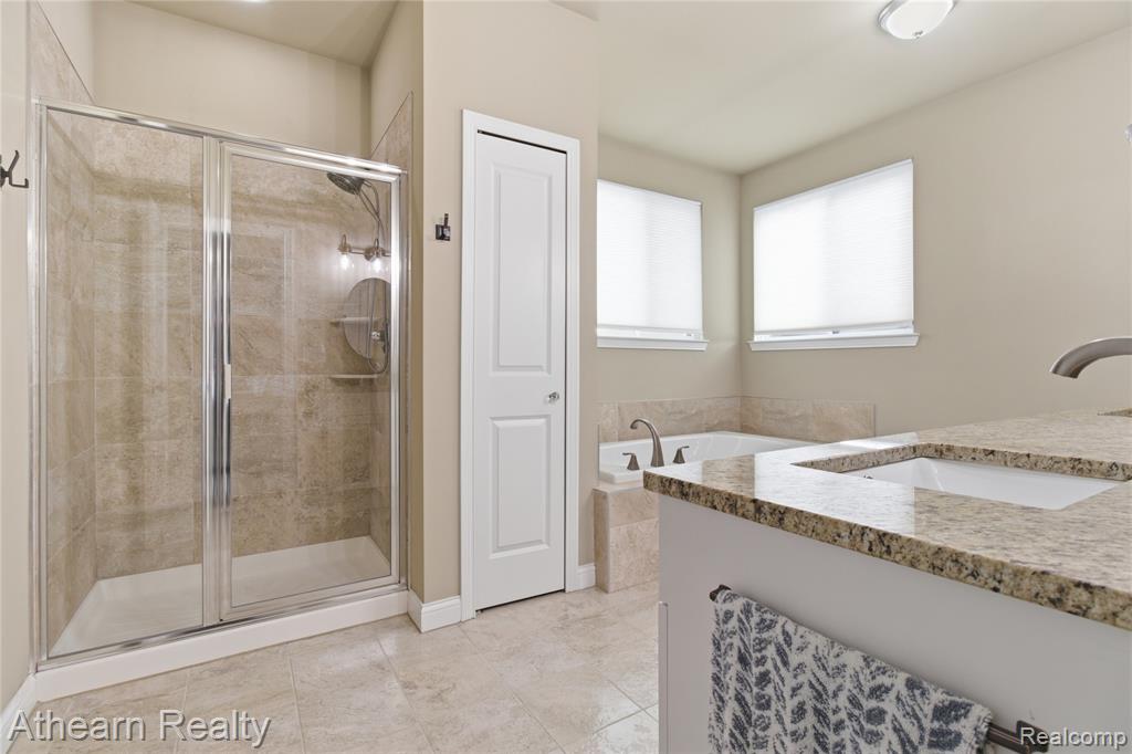 8197 Hidden Cove Court, Grand Blanc, MI 48439 — Photo 36