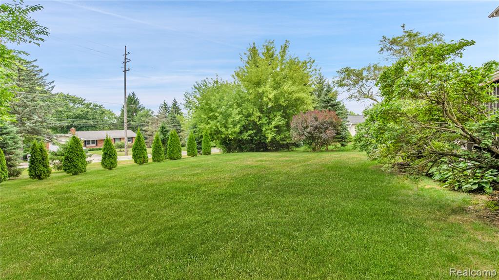 165 Lisa Court, White Lake, MI — Photo 34