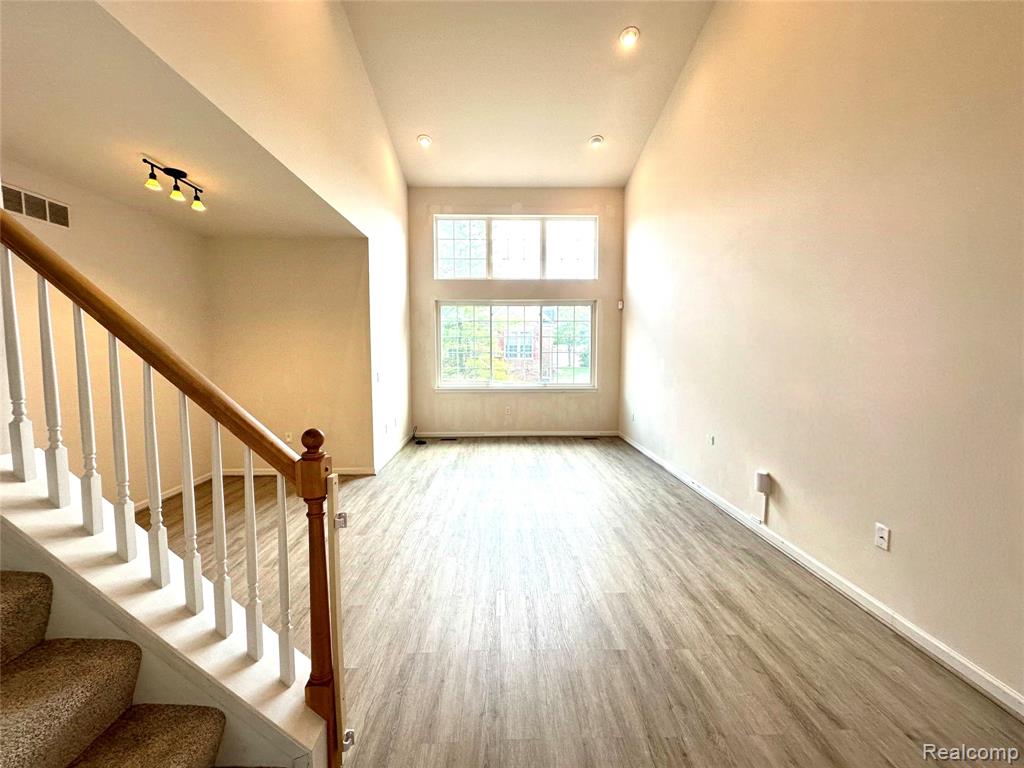 41827 Yeats Drive, Novi, MI — Photo 4