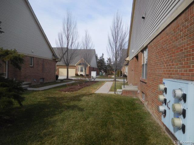 4116 April Lane, 24, Sterling Heights, MI 48310 — Photo 5