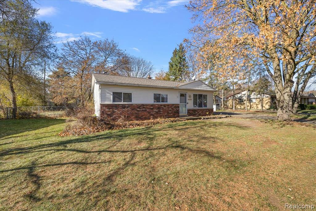 4775 Halberd Street, Commerce Twp, MI 48382 — Photo 3