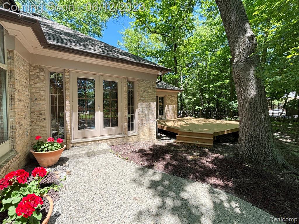 5684 Sussex Court, Troy, MI 48098 — Photo 39