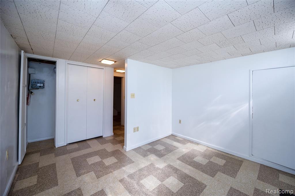 5646 Cambourne Street, Dearborn Heights, MI 48127 — Photo 35