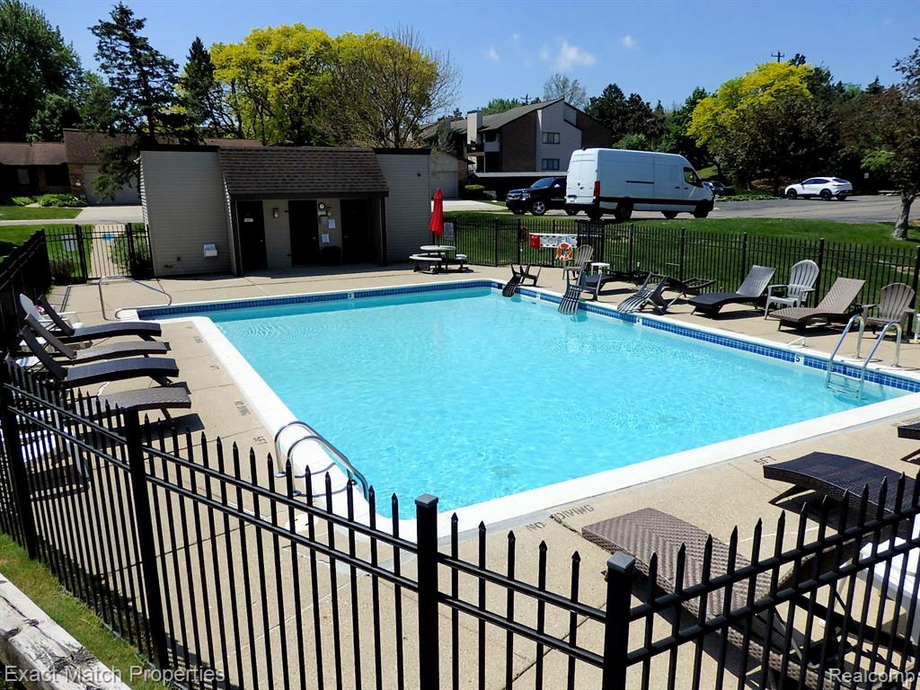 4411 Laurel Club Circle, West Bloomfield, MI 48323 — Photo 7