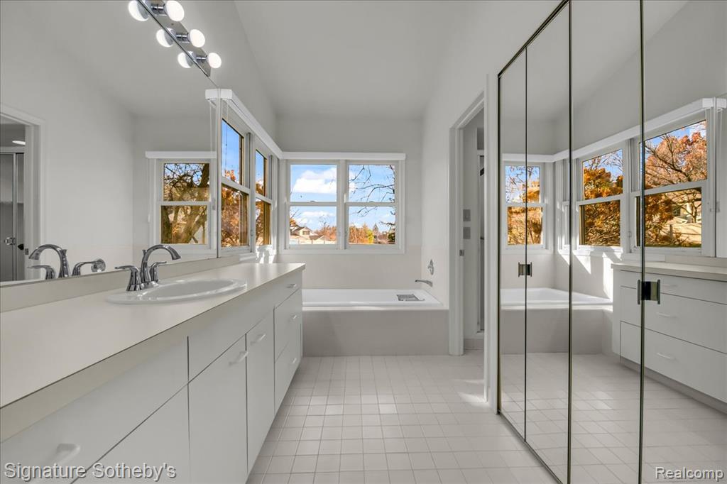 7525 Danbury Drive, West Bloomfield, MI — Photo 14