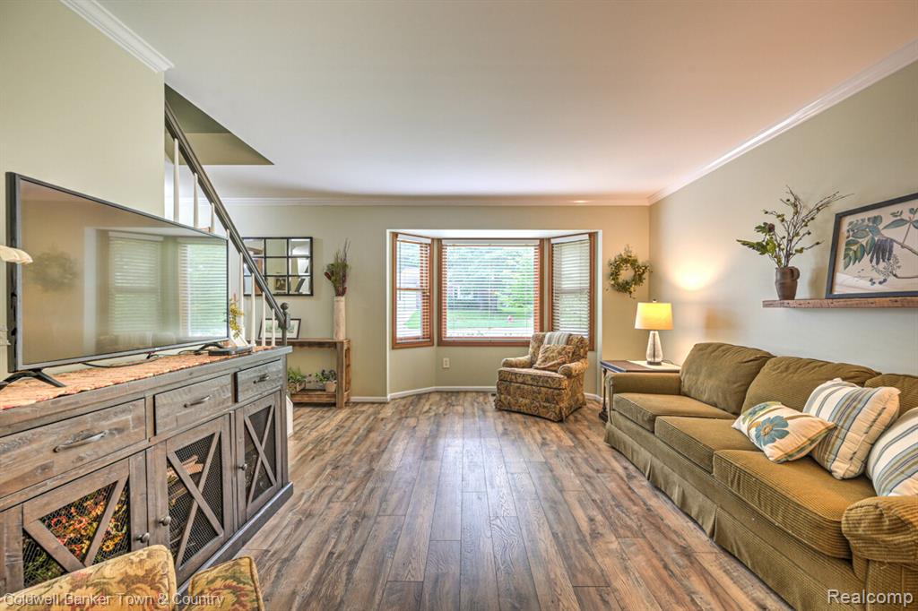 978 Oak Ridge Circle, Brighton, MI 48116 — Photo 8